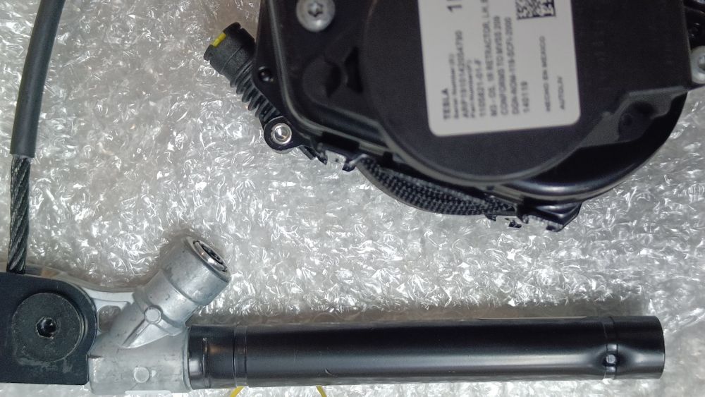 Ремні безпеки передні Tesla Мodel правий/лівий