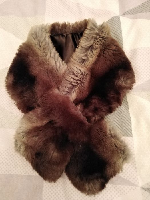 Gola em Pele Sintética