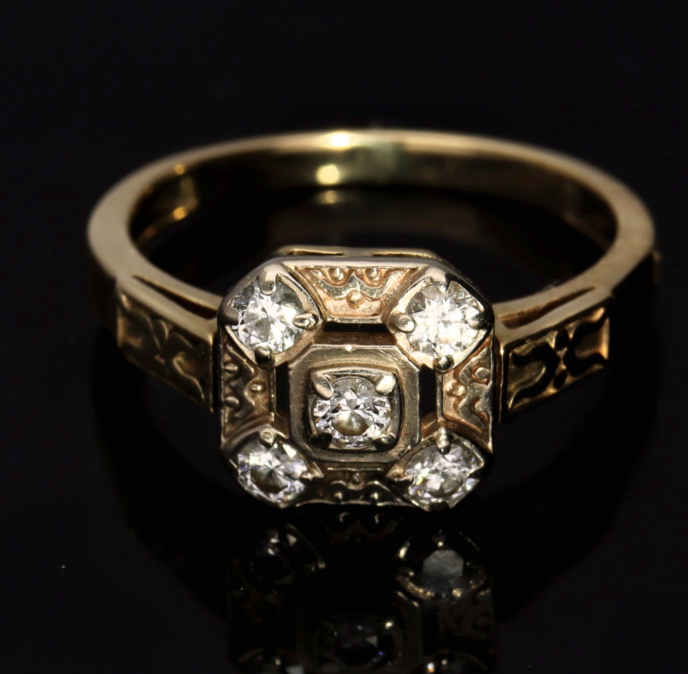 Złoty pierścionek z diamentami 0.30ct p.585