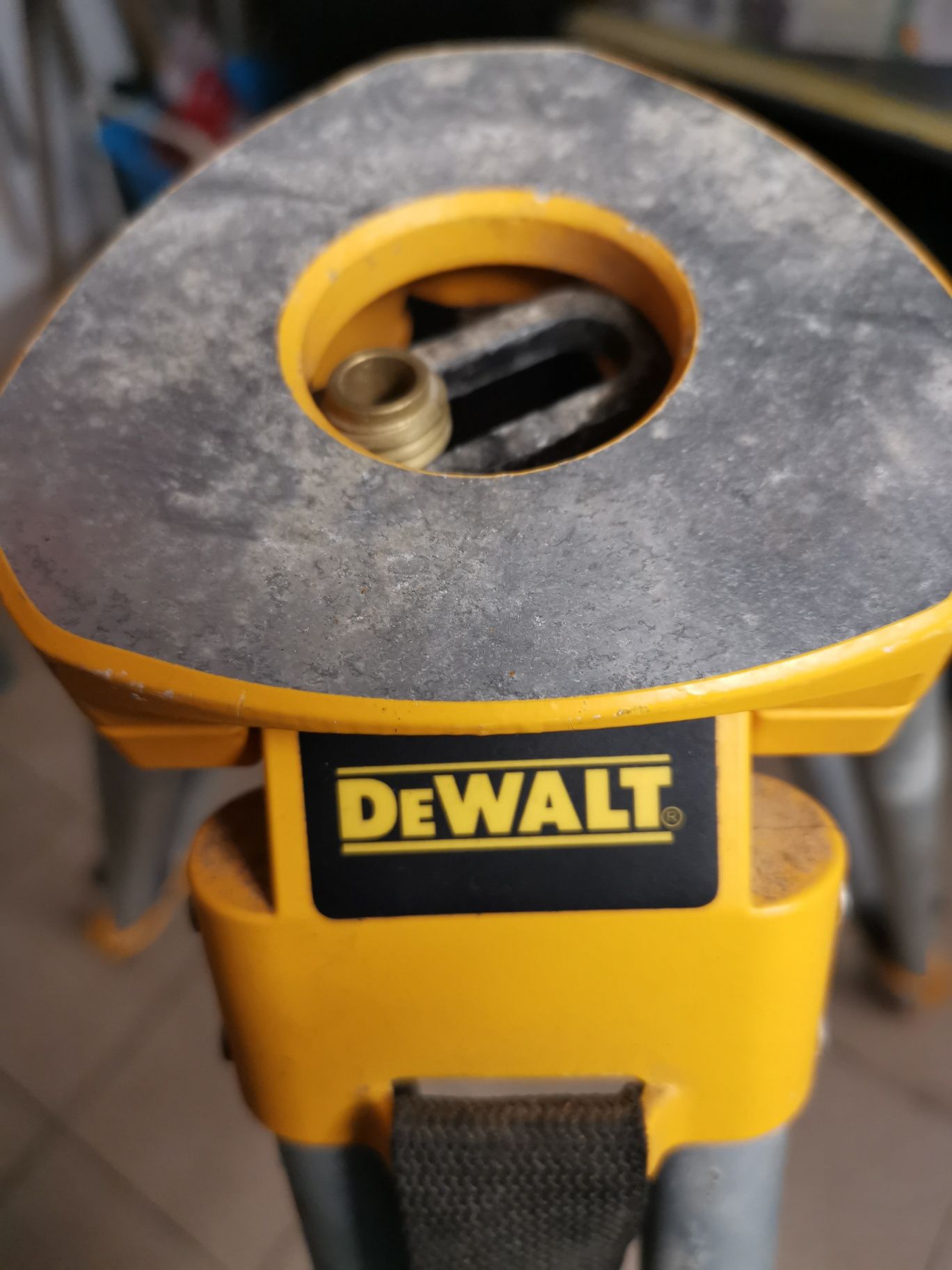 Vendo tripé DeWalt