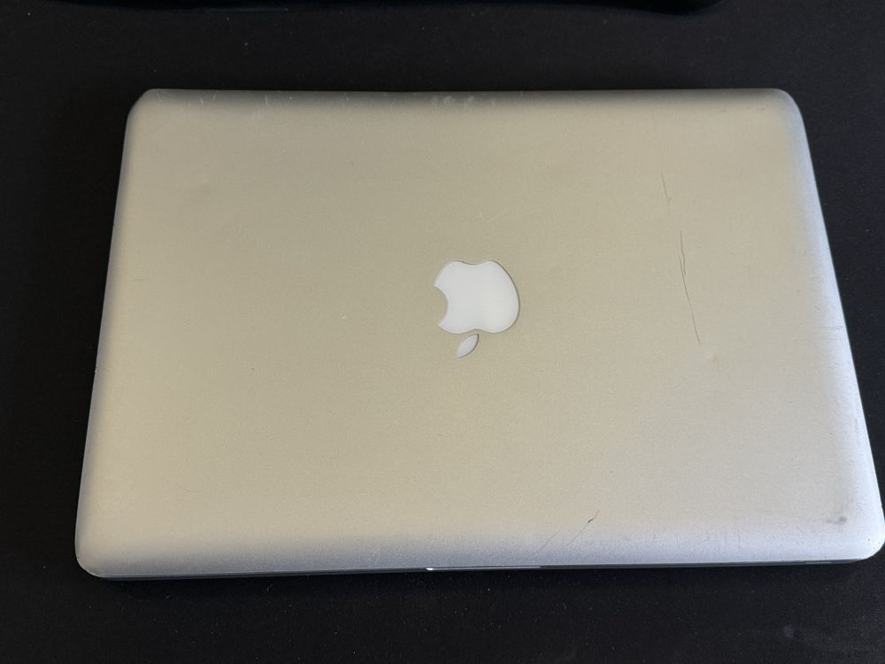 Mac book Pro 13 , core i5, 6gb , 256 ssd