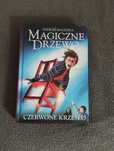 Magiczne drzewo czerwone krzesło