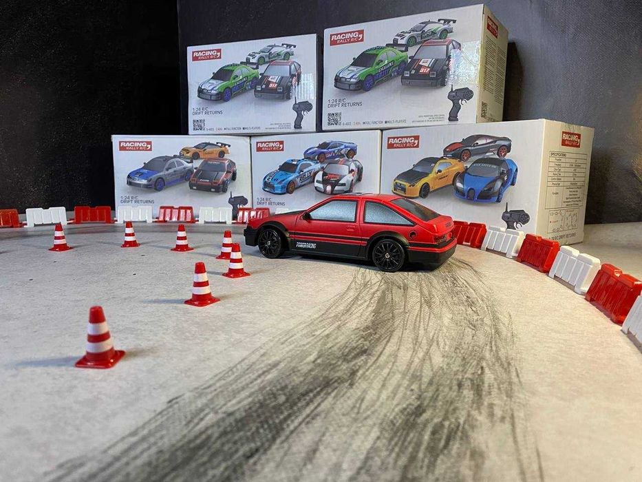 Дрифт машинка Toyota AE86 Trueno на радіокеруванні Червона. На пульті
