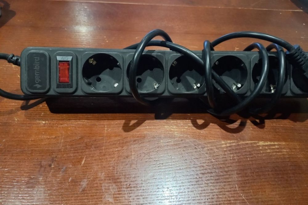 Подовжувач, мережевий фільтр