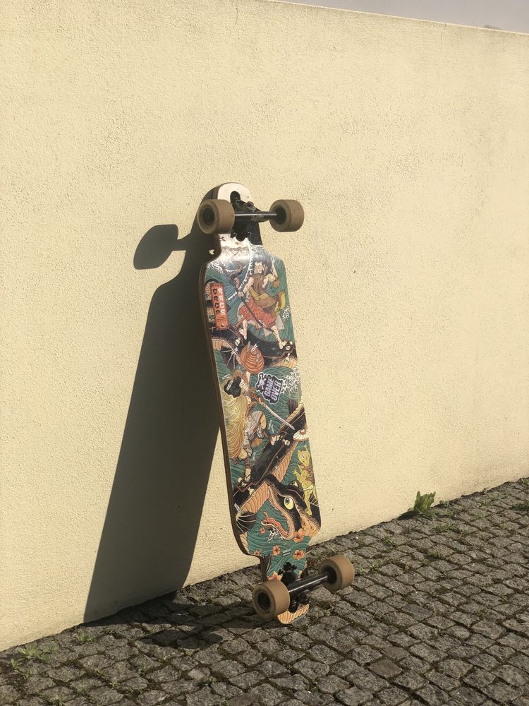 Longboard com rolamentos novos