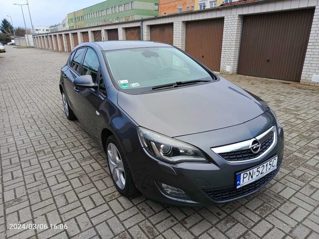 Opel Astra J 1,7 CDTI 2011