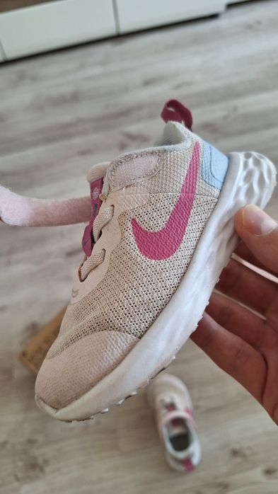 Butki dziewczęce Nike Revolution 6 rozmiar 23,5