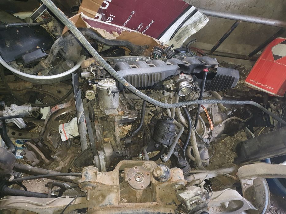 Продам срочно BMM320 двигатель + коропка механика 5 ст + и радиатор