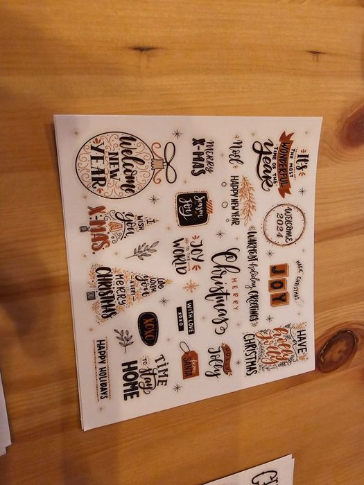 naklejki Złote choinki Bałwanki świąteczne wesołych świat na prezenty