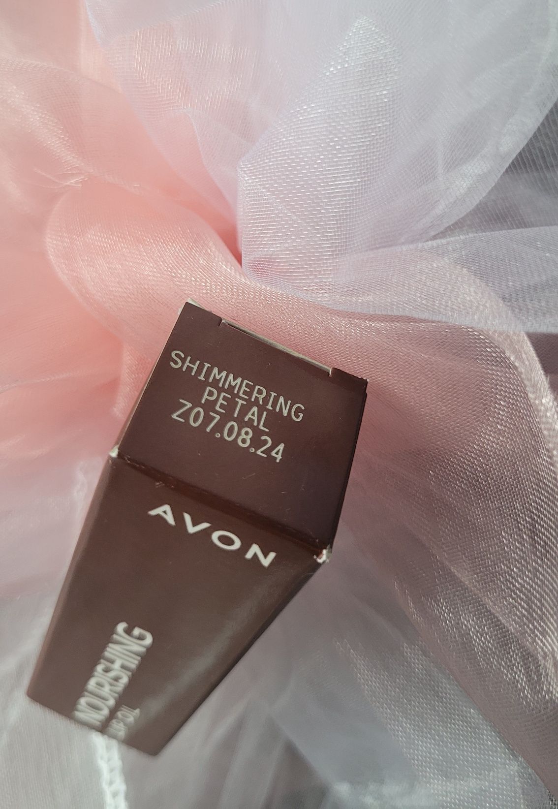 Odżywczy olejek do ust Shimmering Petal 7ml Avon