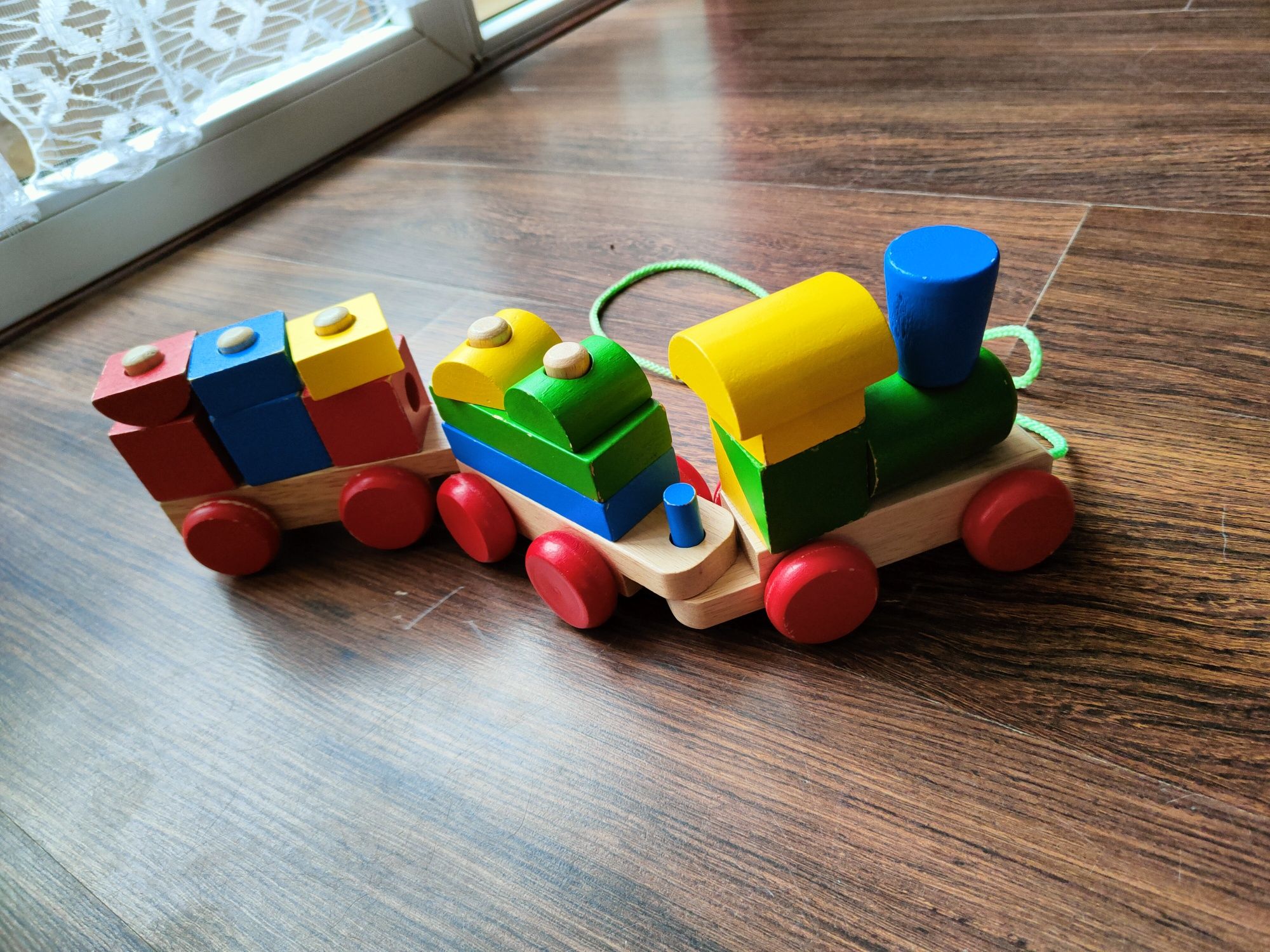 Drewniany pociąg edukacyjny dla dziecka