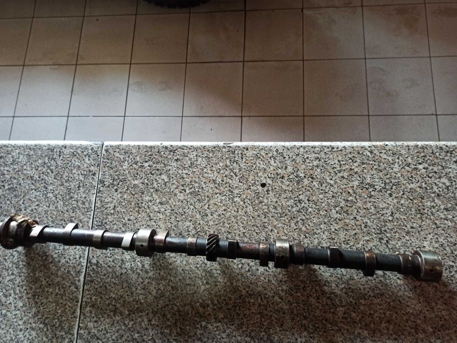 Wałek rozrządu SW400