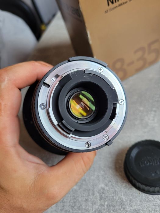 Ширококутний об'єктив Nikkor AF 18-35mm