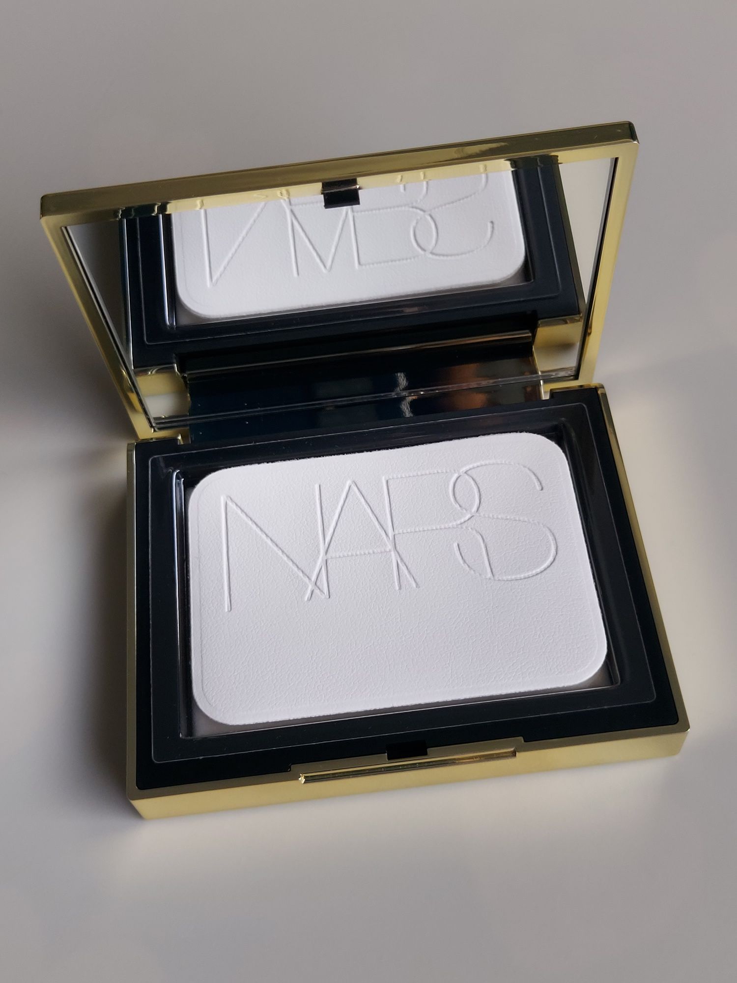 Puder NARS Light Reflecting Setting Powder Pressed Gold Dust