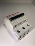 Disjuntor triplo ABB de 40A com pente