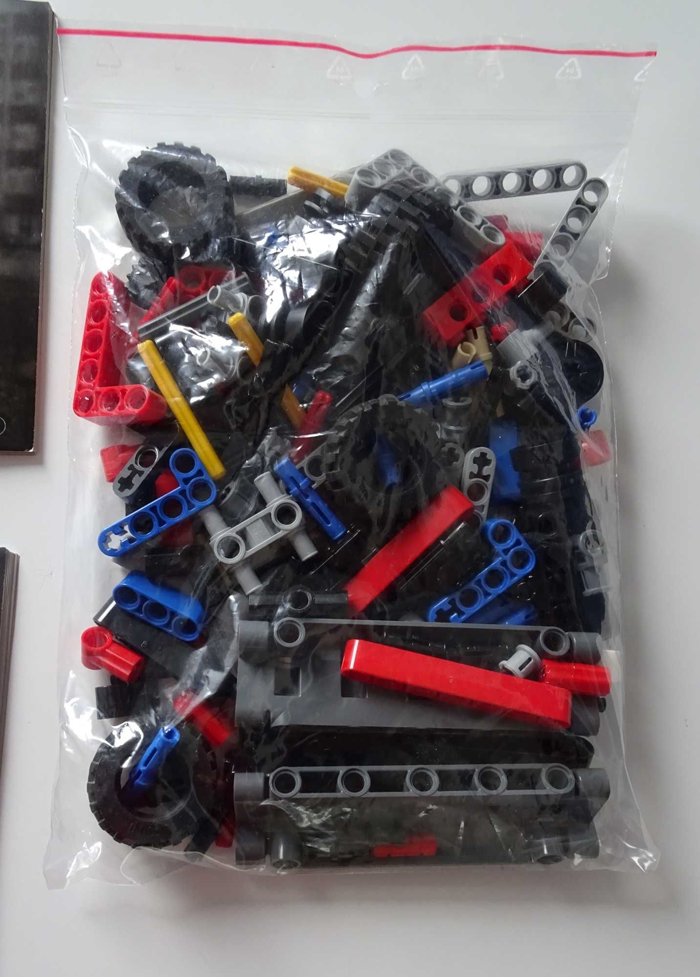 LEGO TECHNIC 42084 Hakowiec Lotniskowy wóz strażacki 7-14 lat