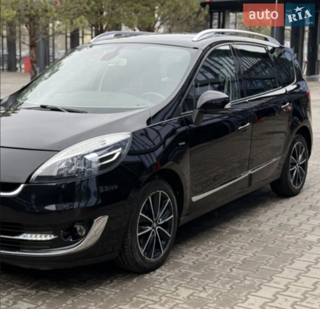 Продам Renault Grand Scenic комплектация BOSE в отличном состоянии !