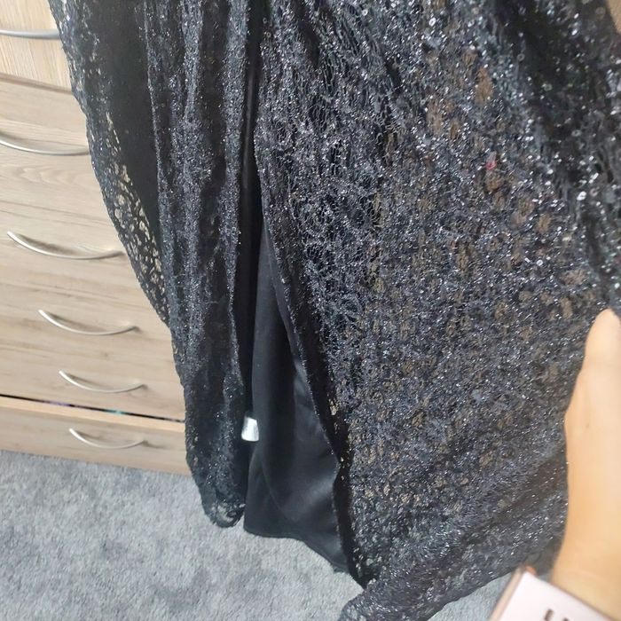 Czarna długa suknia s cekiny