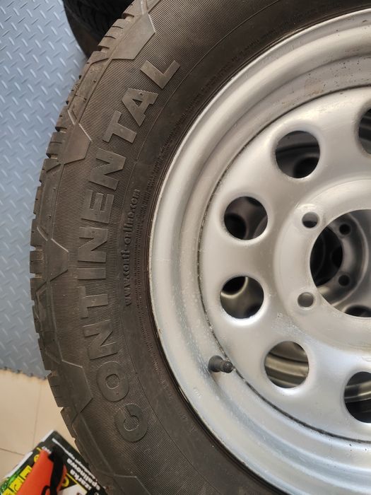 Koła zimowe  Continental 4x4 Contact 205/70R15. Suzuki