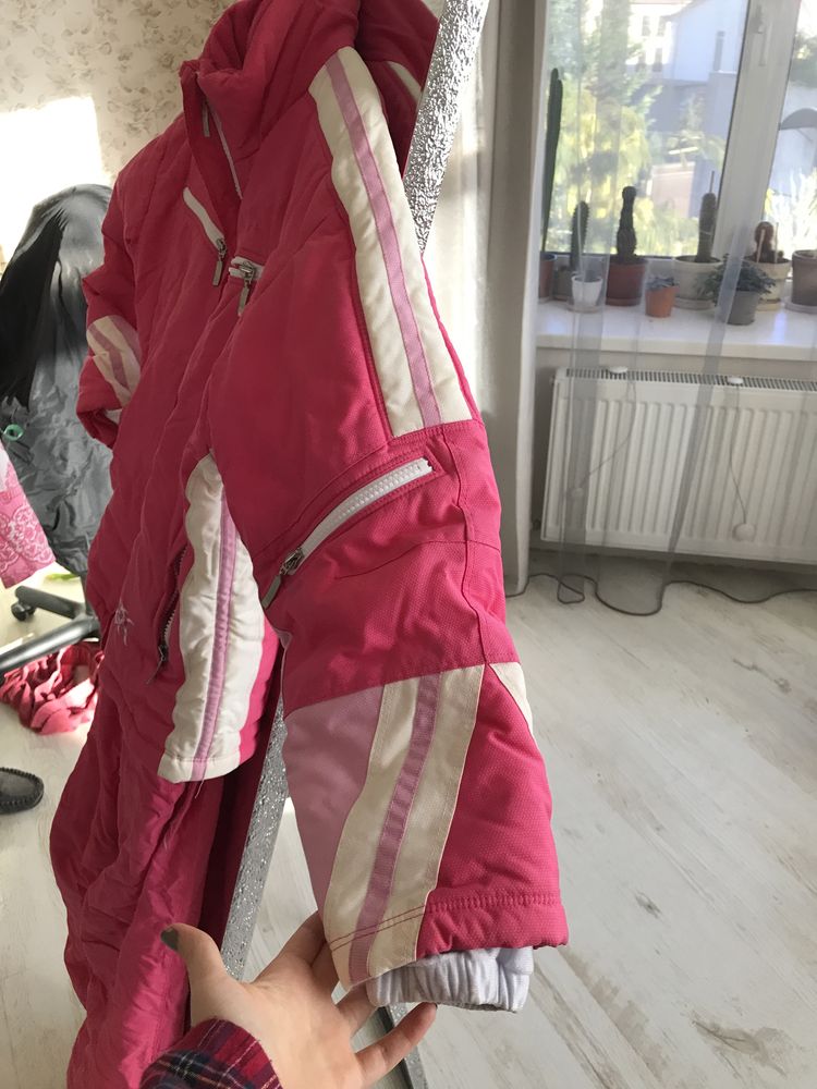 розовый лыжный костюм