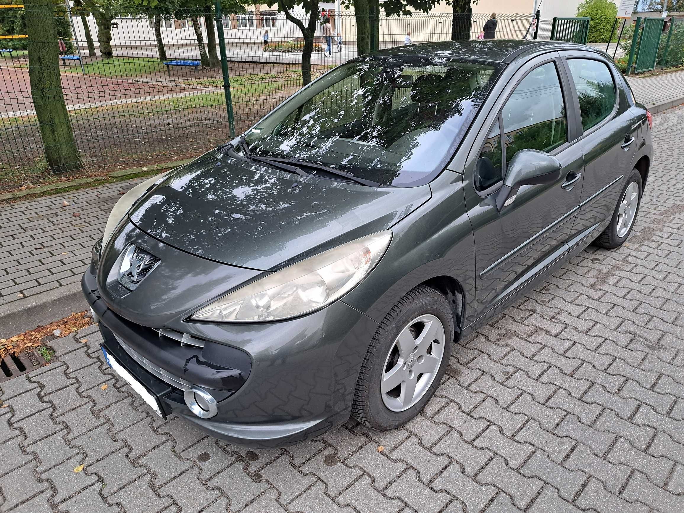 Fajny Peugeot 207.