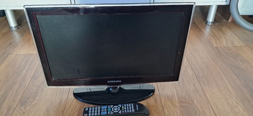 Telewizor Samsung 22 Całe LCD