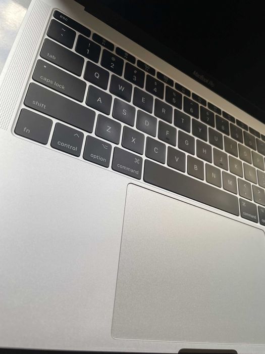 MacBook Pro / 13,3 cala / 2017 / srebrny / A1708