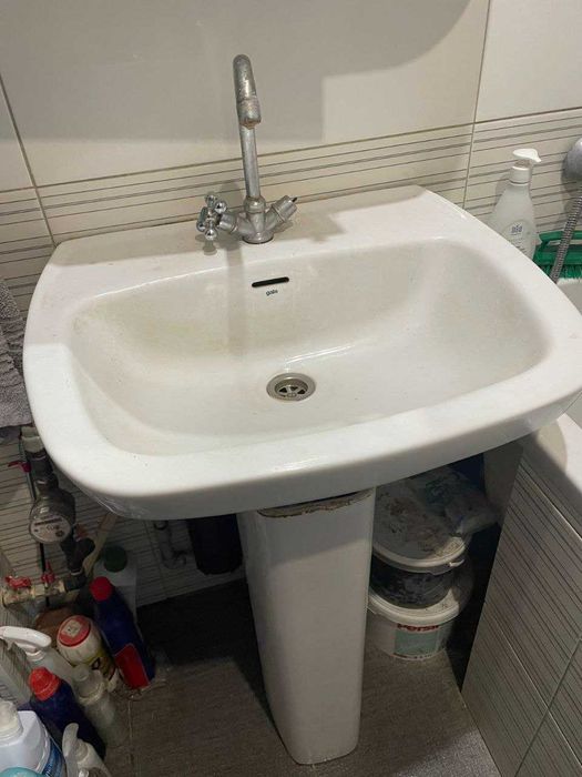 Продам умивальник "Тюльпан" у гарному стані.