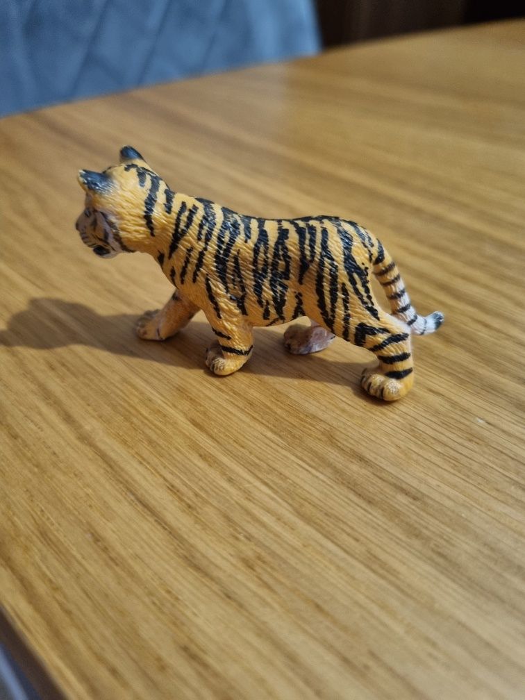 Mały tygrys schleich figurka