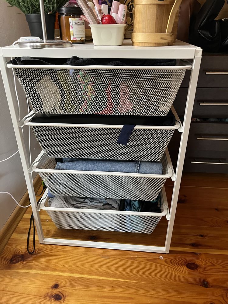 Jonaxel ikea bialy regal z koszami i górną półką