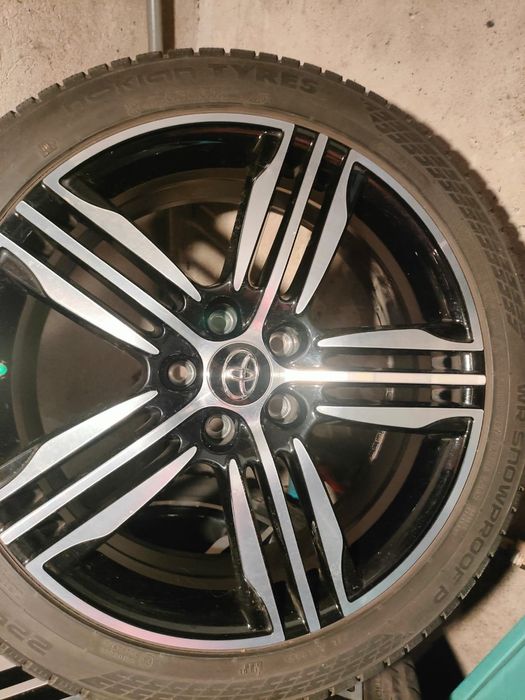 Koła zimowe Toyota CHR opony Nokian 225/45 R19 jak nowe