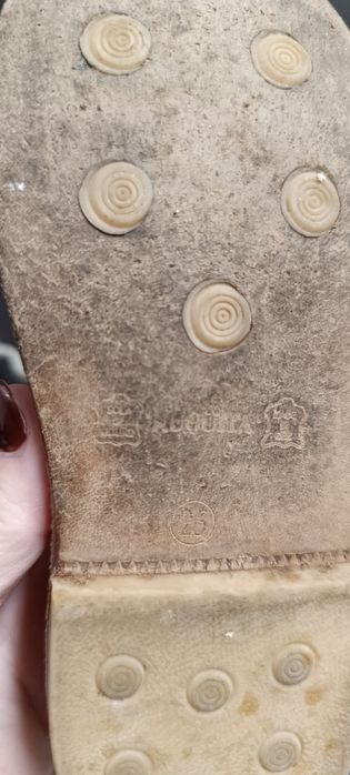 Sapatos de criança em pele