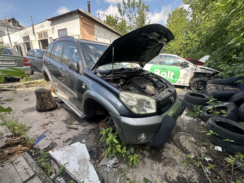 Toyota Rav 4 двигун і передня частина в відмінному стані