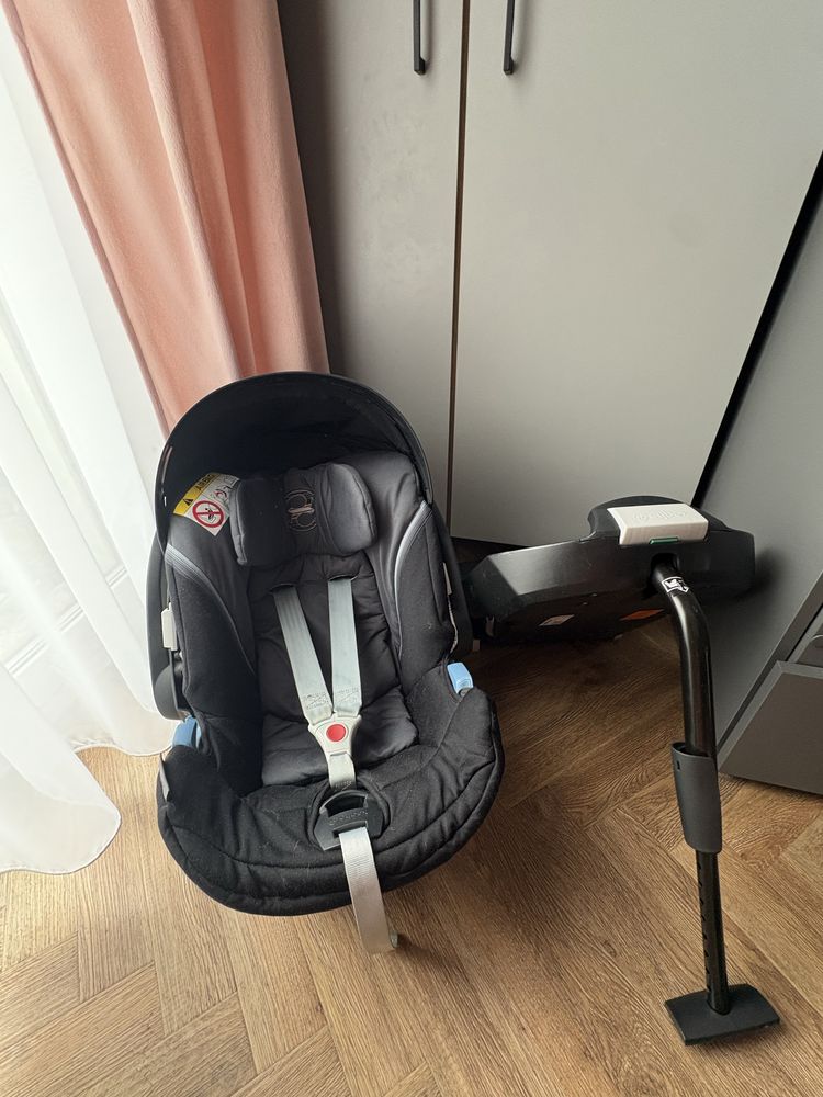 Cybex Aton 5 z bazą