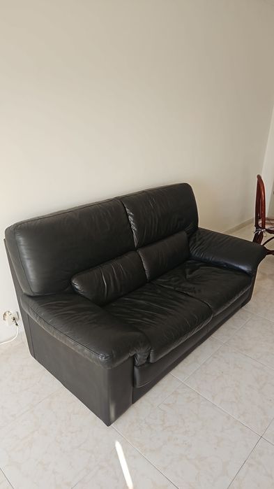 Sofá pele preto 2 lugares