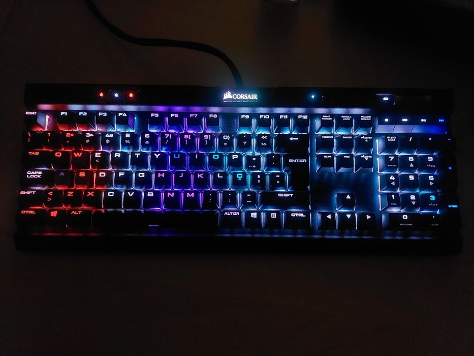 Teclado corsair rgb K70 MK2 (gaming ou uso pessoal)