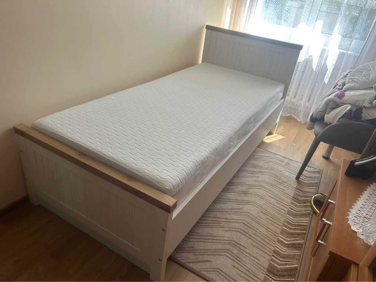 Łózko jedno osobowe plus materac, stan idealny
