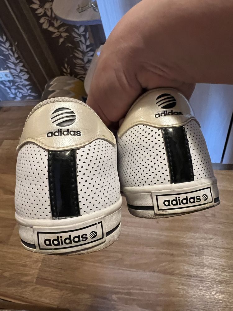 Adidas кросівки шкіряні