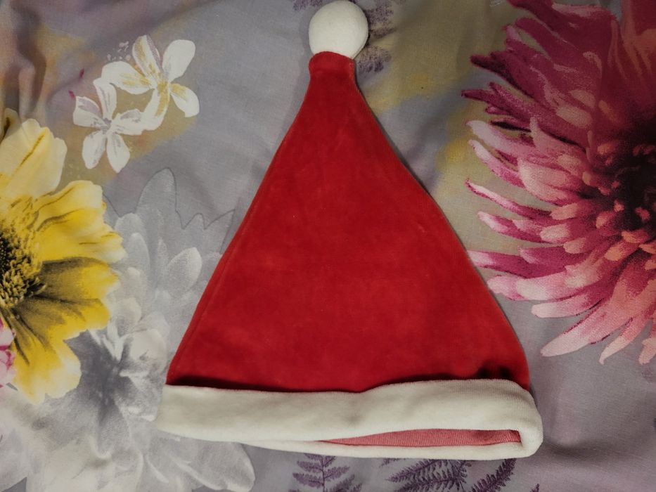 Strój Św. Mikołaja rampers z czapką r. 80