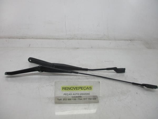 Haste / braço de escova limpa vidros frente direita FORD Fiesta VI (CB