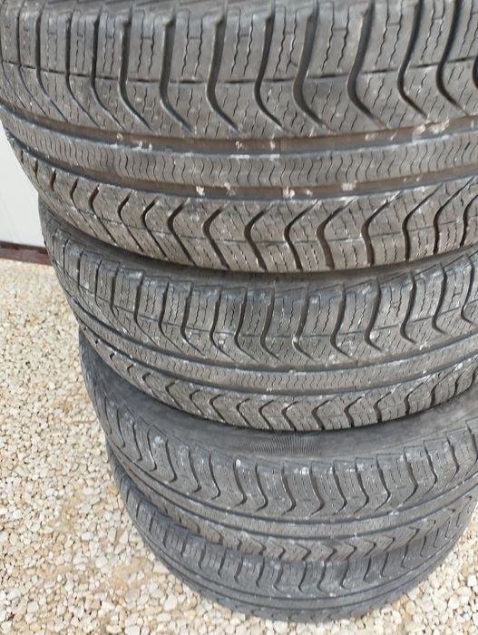 Opony wielosezonowe Pirelli Cinturato Plus 215x60R17