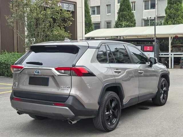 Toyota RAV4 2020 року