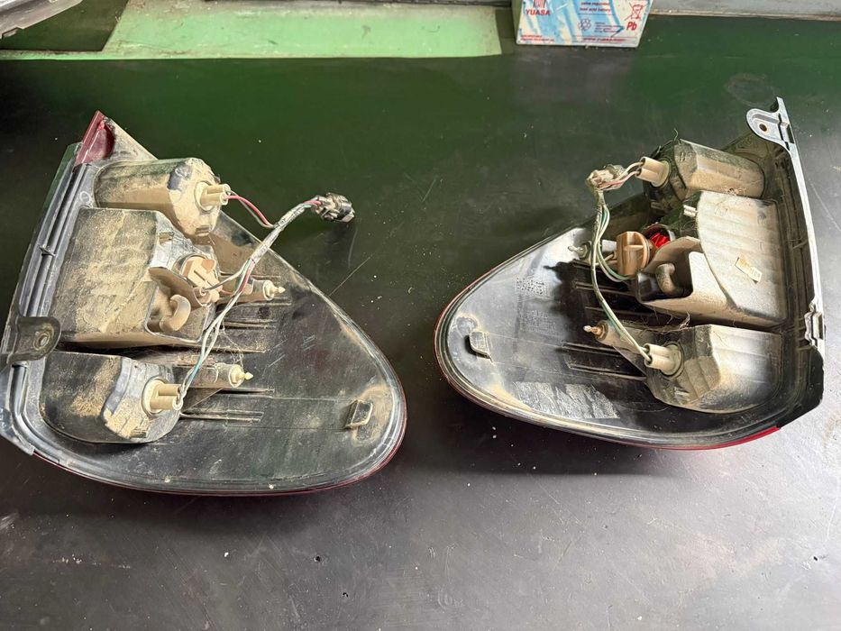 Farolins traseiros - Mitsubishi L200