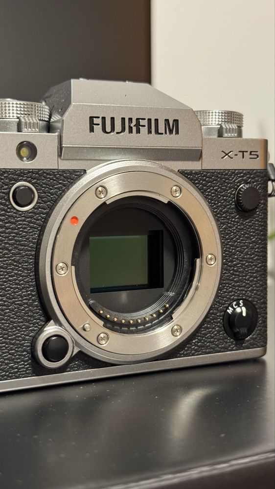 Fujifilm X-T5 + XF 16-80mm + 2 baterias extra e carregador duplo
