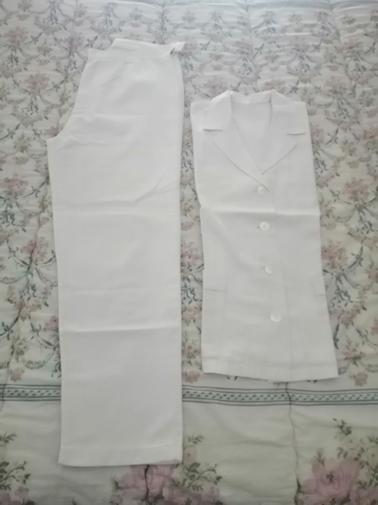 Bata branca tamanho XL + fato de trabalho branco tam M + kispo senhora