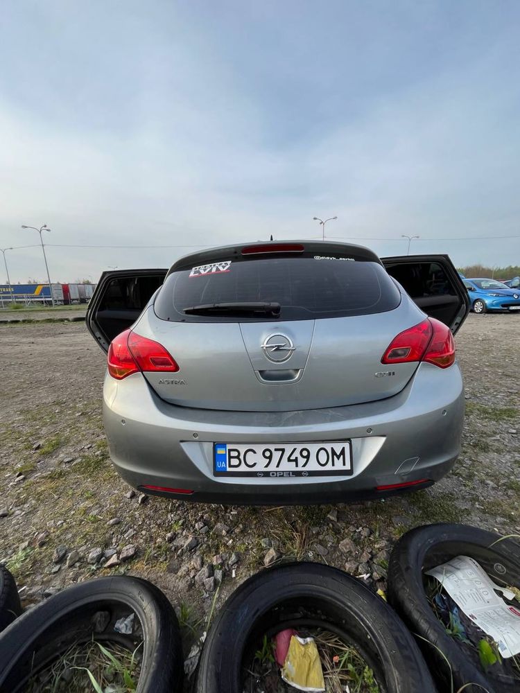 Opel Astra J 2010