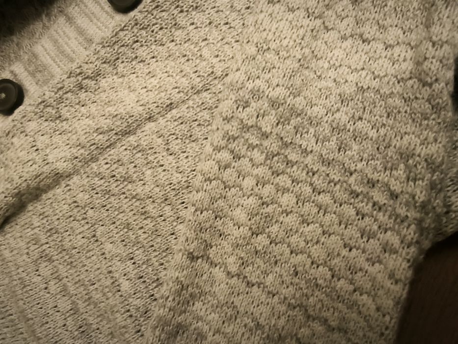 Szary sweter bawełniany z dużymi guzikami na guziki clockhouse nowy S