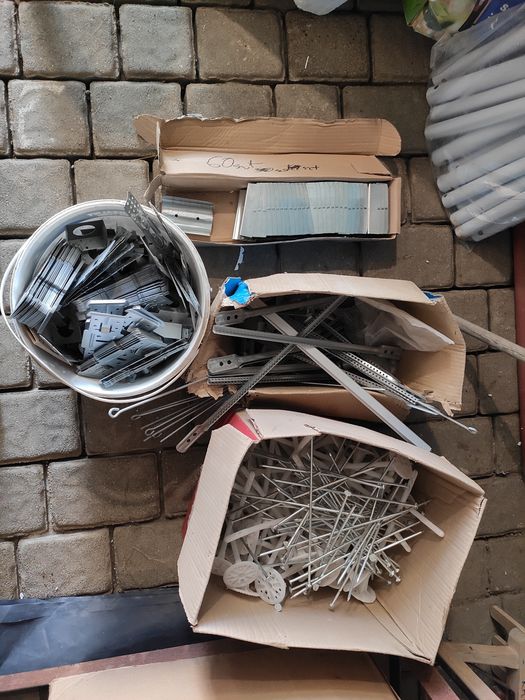 Łączniki do profili CD kołki szybkiego montażu po budowie