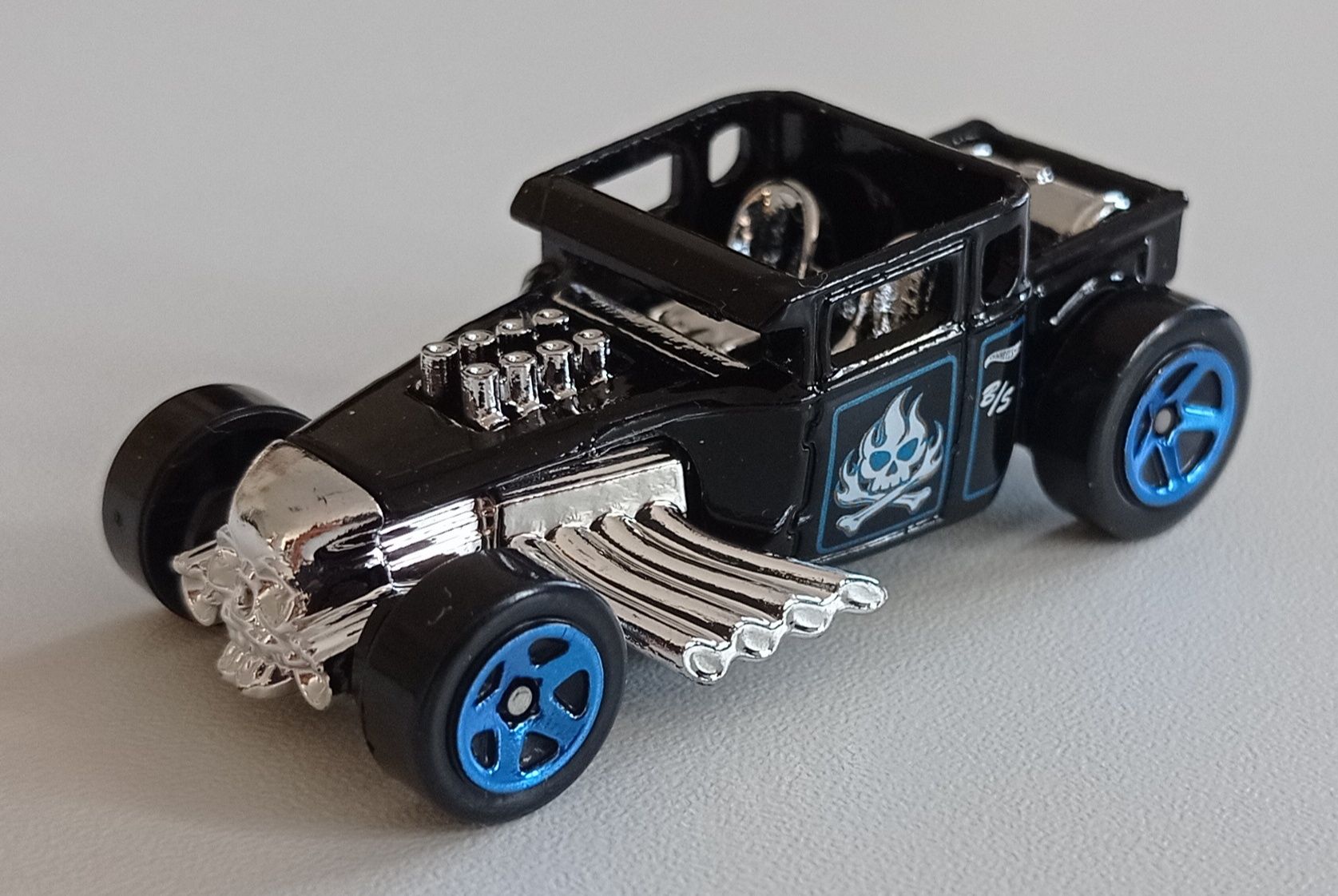 Hot Wheels Bone Shaker