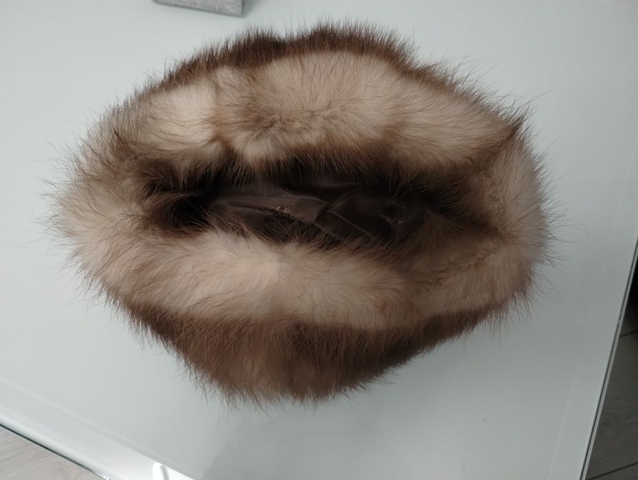 Czapka z naturalnych lisów